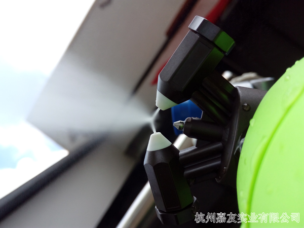 蓝狮在线干雾二流体加湿器喷嘴特写